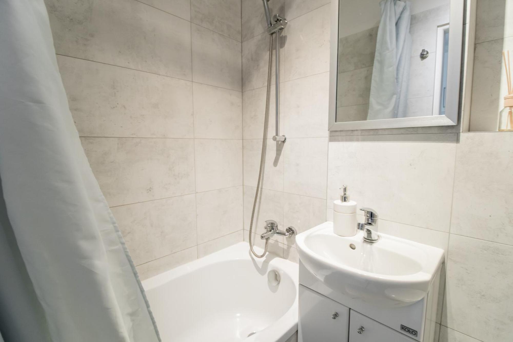 Piotrapartments - Bruna Green City Apartment Warsaw Ngoại thất bức ảnh